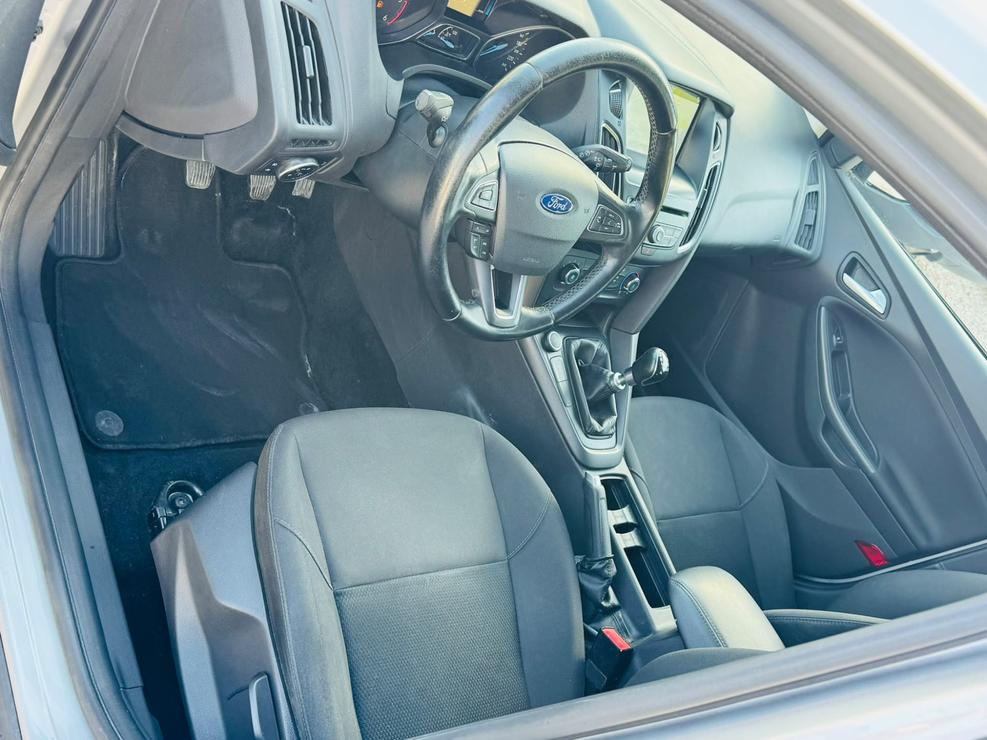 Ford Focus 1.5 TDCi Business Sportbreak 2017 · Photo 7