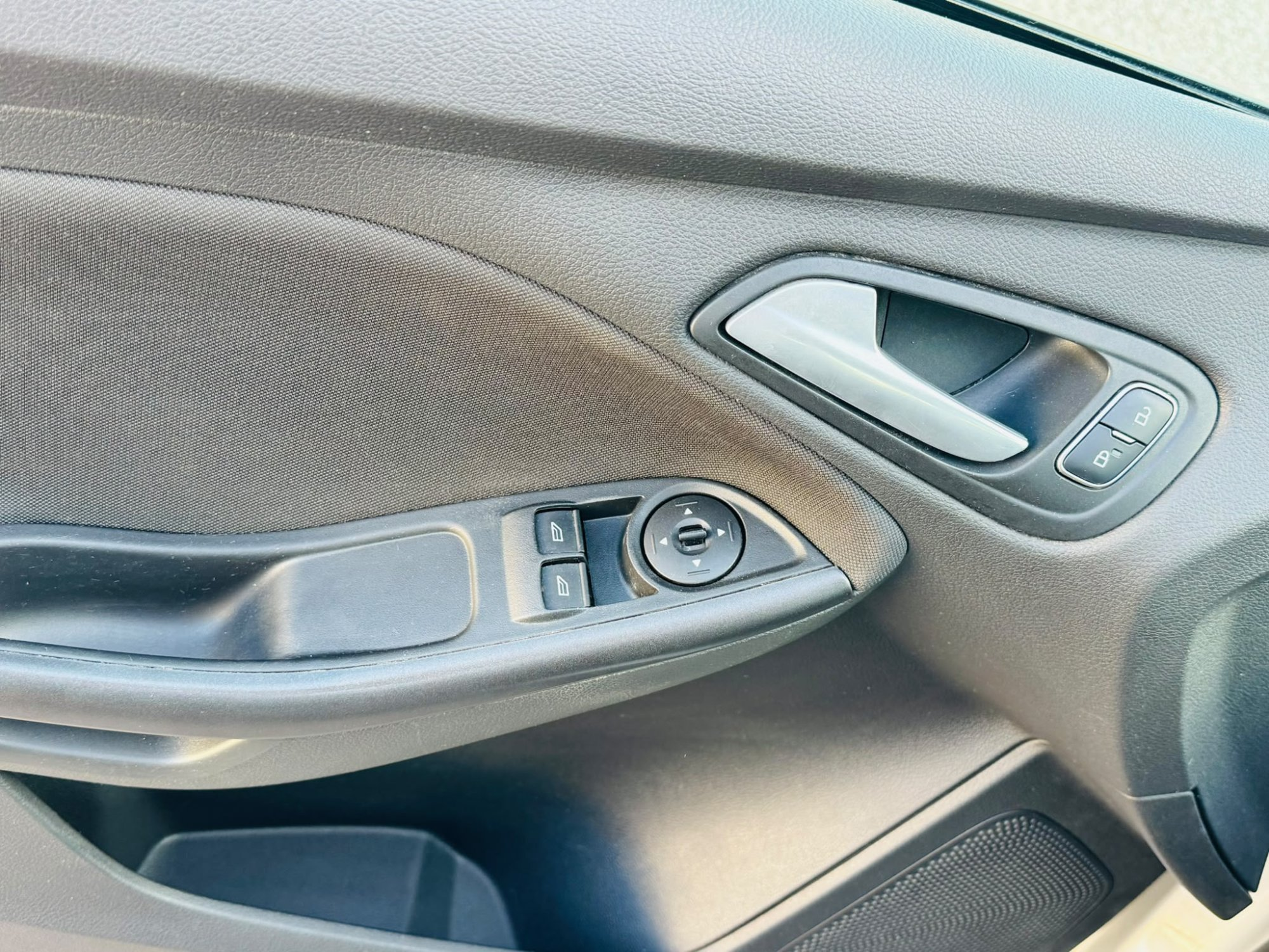 Ford Focus 1.5 TDCi Business Sportbreak 2017 · Photo 16